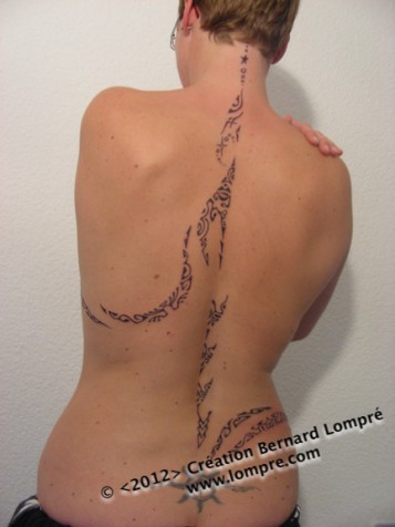 Tatouage-polynesien-dos-seins nuque